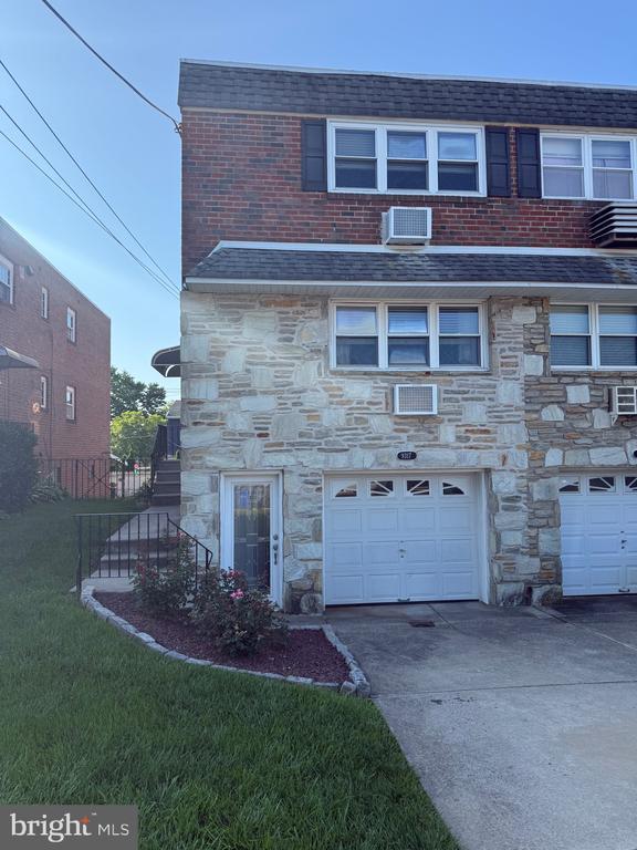 9317 Cottage St in Philadelphia, PA - Building Photo - Building Photo