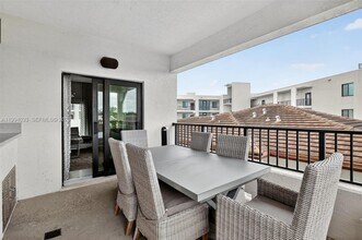 4740 NW 84th Ave in Doral, FL - Foto de edificio - Building Photo