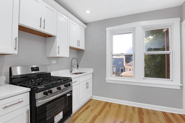 545 N Drake Ave, Unit 3 in Chicago, IL - Foto de edificio - Building Photo