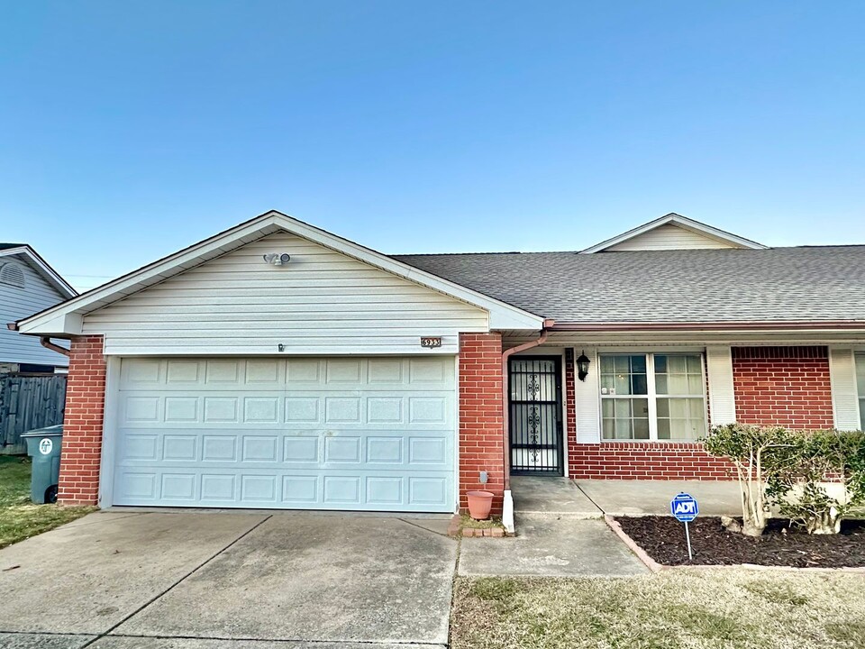 6933 E 46th Pl in Tulsa, OK - Building Photo