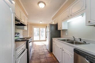 445 N Canton Club Cir in Jackson, MS - Building Photo - Building Photo