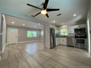 2631 SW 30th Ct in Miami, FL - Building Photo - Building Photo