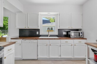 2425 Cavell Ave S in Minneapolis, MN - Building Photo - Building Photo