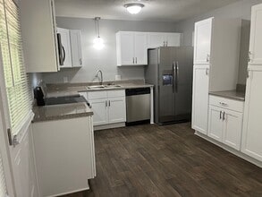 105 E Circle Dr in Cary, NC - Foto de edificio - Building Photo