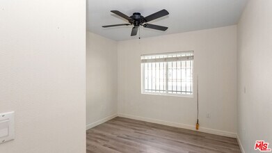 601 W 49th St in Los Angeles, CA - Building Photo - Building Photo