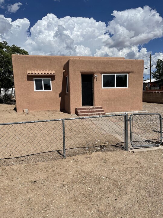 1924 Edith Blvd SE in Albuquerque, NM - Building Photo