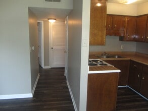 146 Indiana Ave, Unit 146 INDIANA AVE #A in Oak Grove, KY - Building Photo - Building Photo