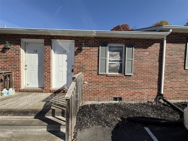 property at 1909 Cherokee Rd