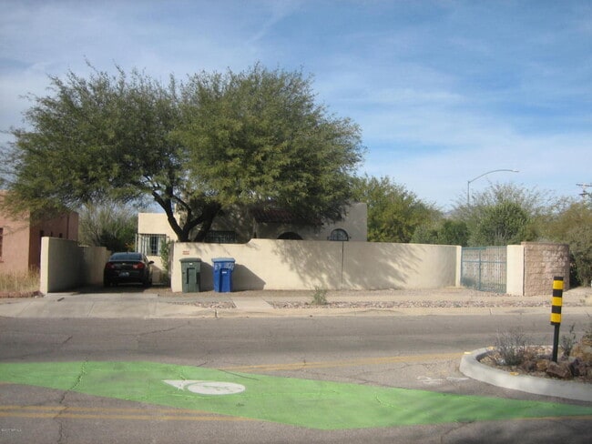1827 E 9th St, Unit 2 in Tucson, AZ - Foto de edificio - Building Photo