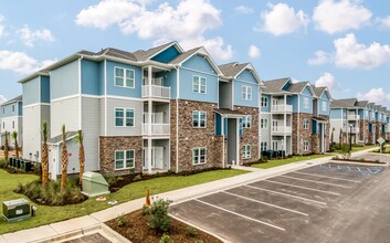 Sunscapes Apartments in Myrtle Beach, SC - Building Photo - Building Photo