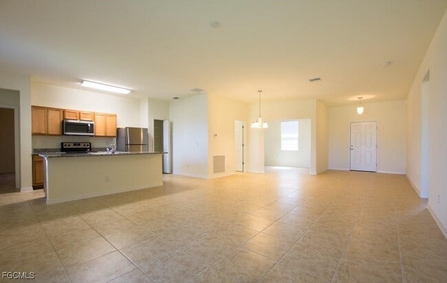 4100 NW 25th Terrace in Cape Coral, FL - Building Photo - Building Photo