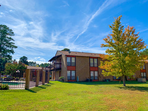 Kingwood Forest in Shreveport, LA - Foto de edificio - Building Photo