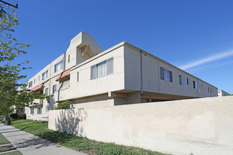 El Cadiz in Oxnard, CA - Foto de edificio - Building Photo