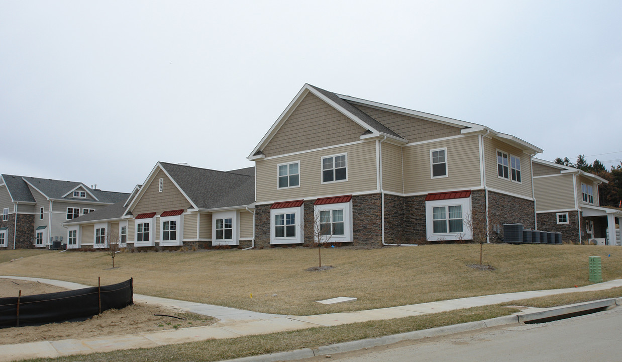 Hillcrest Cottages in Papillion, NE - Building Photo