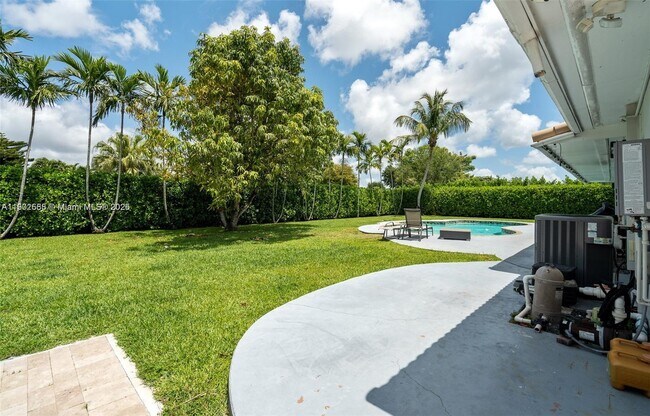 10841 SW 127th St in Miami, FL - Building Photo - Building Photo