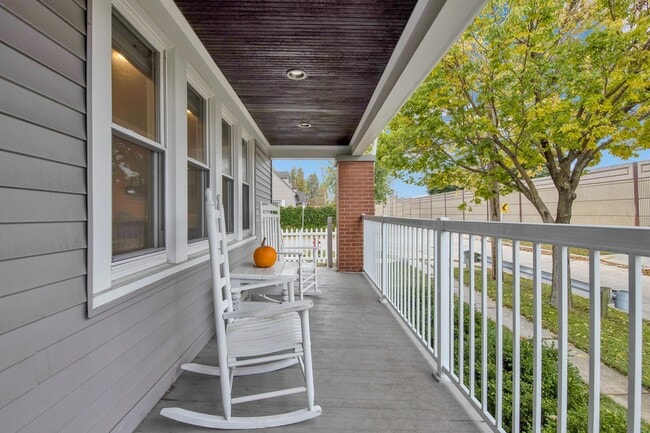 3124 S Ellen St in Milwaukee, WI - Foto de edificio - Building Photo