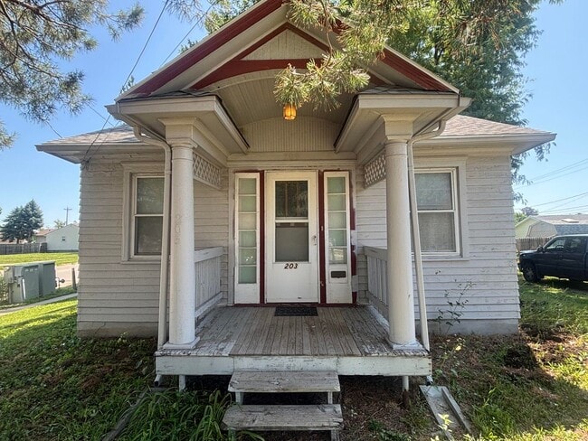 property at 203 S 35th St