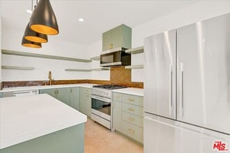 210 S Hamilton Dr in Beverly Hills, CA - Building Photo - Building Photo