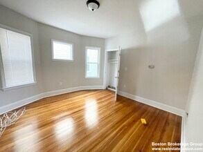 28 Taft St, Unit 1 in Boston, MA - Building Photo - Building Photo