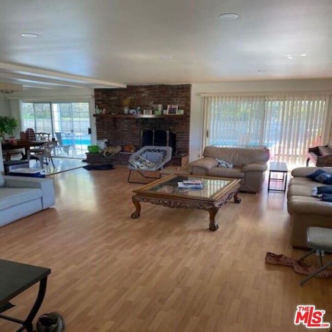 9726 Tujunga Canyon Pl in Los Angeles, CA - Building Photo - Building Photo