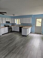 290 Duer St in Oswego, NY - Building Photo - Building Photo