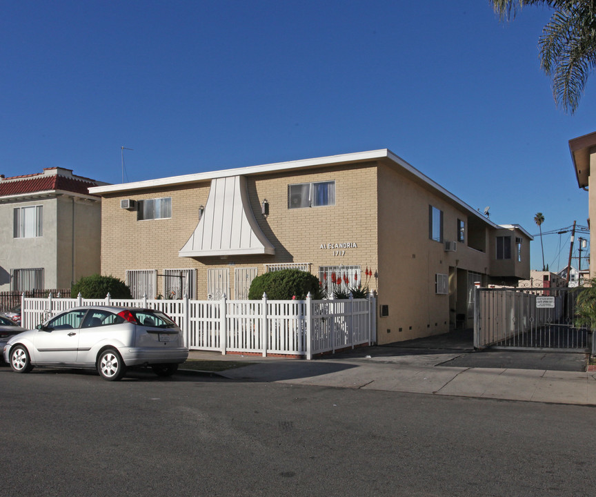 1717 N Alexandria Ave in Los Angeles, CA - Foto de edificio