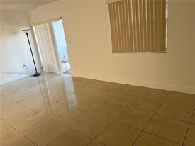 399 NW 72nd Ave in Miami, FL - Building Photo - Building Photo