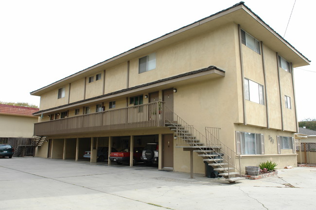 321 Katherine Ave in Salinas, CA - Foto de edificio - Building Photo