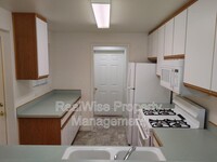 548 NE Negus Loop in Redmond, OR - Foto de edificio - Building Photo