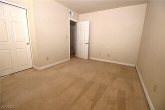 5405 Indian River Dr in Las Vegas, NV - Building Photo - Building Photo