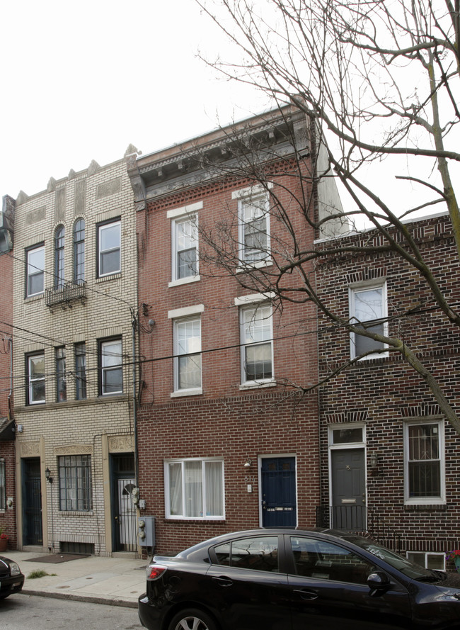 814 S 5th St in Philadelphia, PA - Building Photo - Building Photo