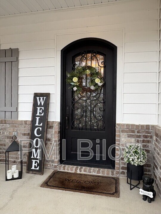 211 Madison Pl Dr in Ocean Springs, MS - Building Photo