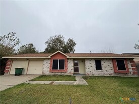 1808 Mission Dr in Victoria, TX - Building Photo