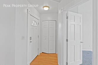 12 W Hollister St in Cincinnati, OH - Building Photo - Building Photo