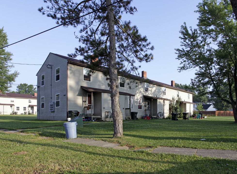 9555 Cloverleaf Rd in Windham, OH - Building Photo