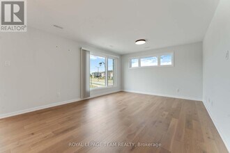 719 Arcadian Private in Ottawa, ON - Building Photo - Building Photo