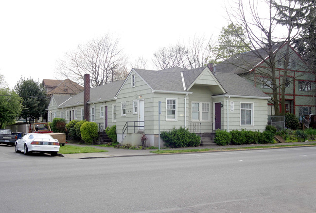 The Sycamore Apartments in Portland, OR - Building Photo - Building Photo