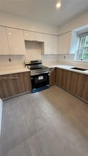 2430 NE 188th St in Miami, FL - Building Photo - Building Photo
