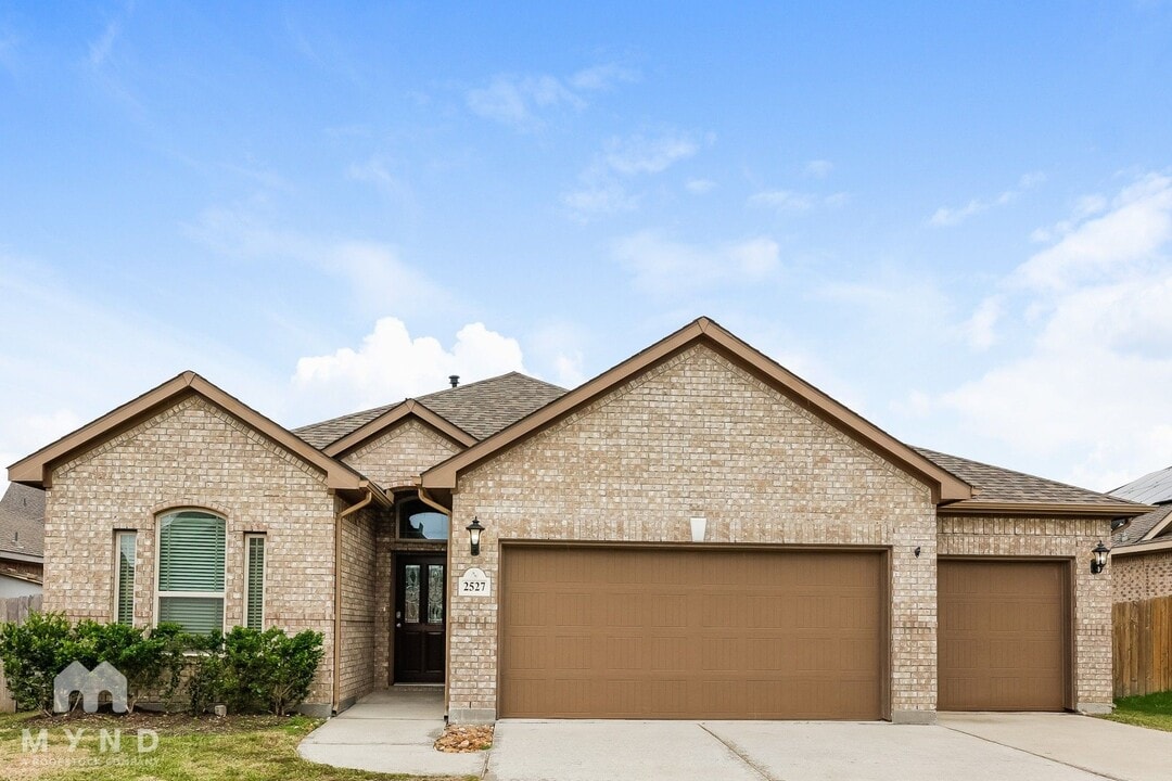 2527 Holly Laurel Mnr in Conroe, TX - Building Photo