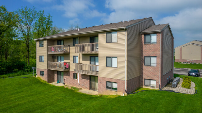 Brookstone Apartments in Bellefontaine, OH - Foto de edificio - Building Photo