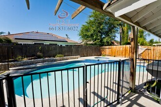 10609 Galway Bay Dr in Bakersfield, CA - Building Photo - Building Photo