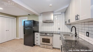 557 Havelock Dr in Waterloo, ON - Building Photo - Building Photo