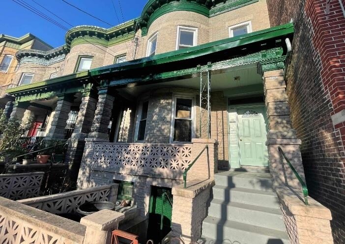 2025 New York Ave in Union City, NJ - Building Photo