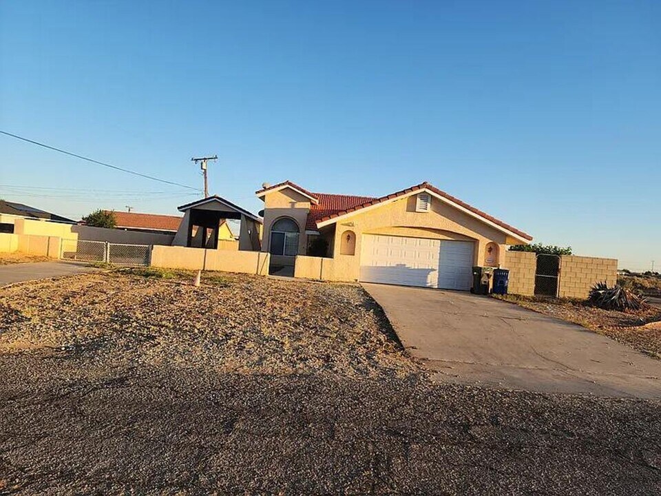 9200 Nipa Ave in California City, CA - Building Photo