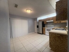 332 Caldbeck Way in Poinciana, FL - Building Photo - Building Photo