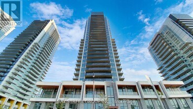 27 McMahon Dr in Toronto, ON - Building Photo - Building Photo