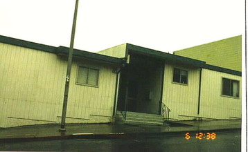 92-98 Lausanne Ave in Daly City, CA - Building Photo - Building Photo