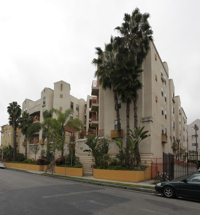 Mercedes Apartments in Los Angeles, CA - Foto de edificio - Building Photo