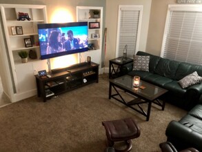 503 Rimmon St, Unit Bedroom 1 in Manchester, NH - Building Photo - Building Photo