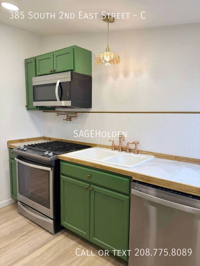 385 S 2nd E St in Mountain Home, ID - Foto de edificio - Building Photo